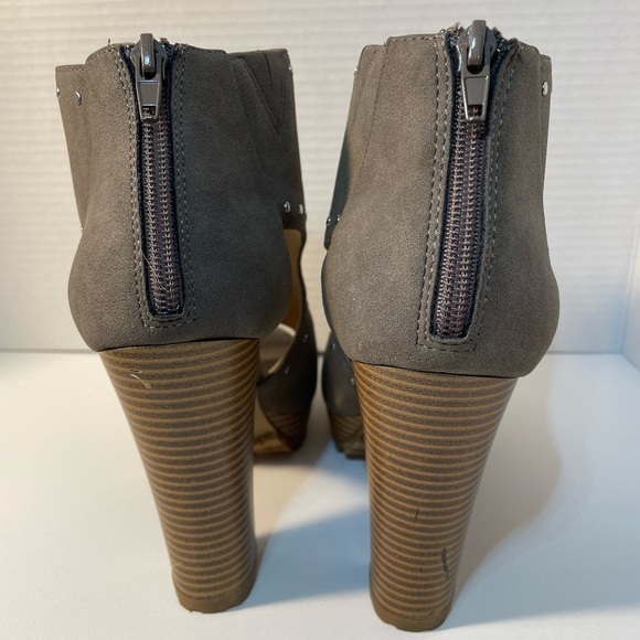 REPORT Shoes l Studded Open Toe Ankle Boots! Block Heel & Size 10 - Picture 3 of 4